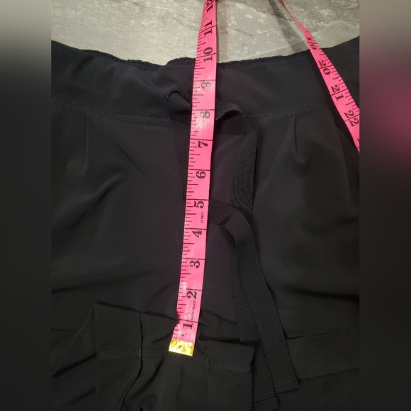 Lululemon Spring Break Away Short II. Black. 2.5" Inseam. Size 8. - Picture 10 of 11